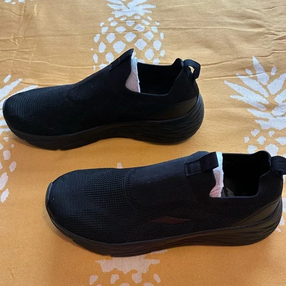 Avia Black Slip-On Women’s Sneakers NWOT - Picture 2 of 7